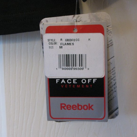 2/$15 NHL Calgary Flames Boys Tee Medium 5 6 Reebok Face Off Apparel Hockey - Picture 3 of 3